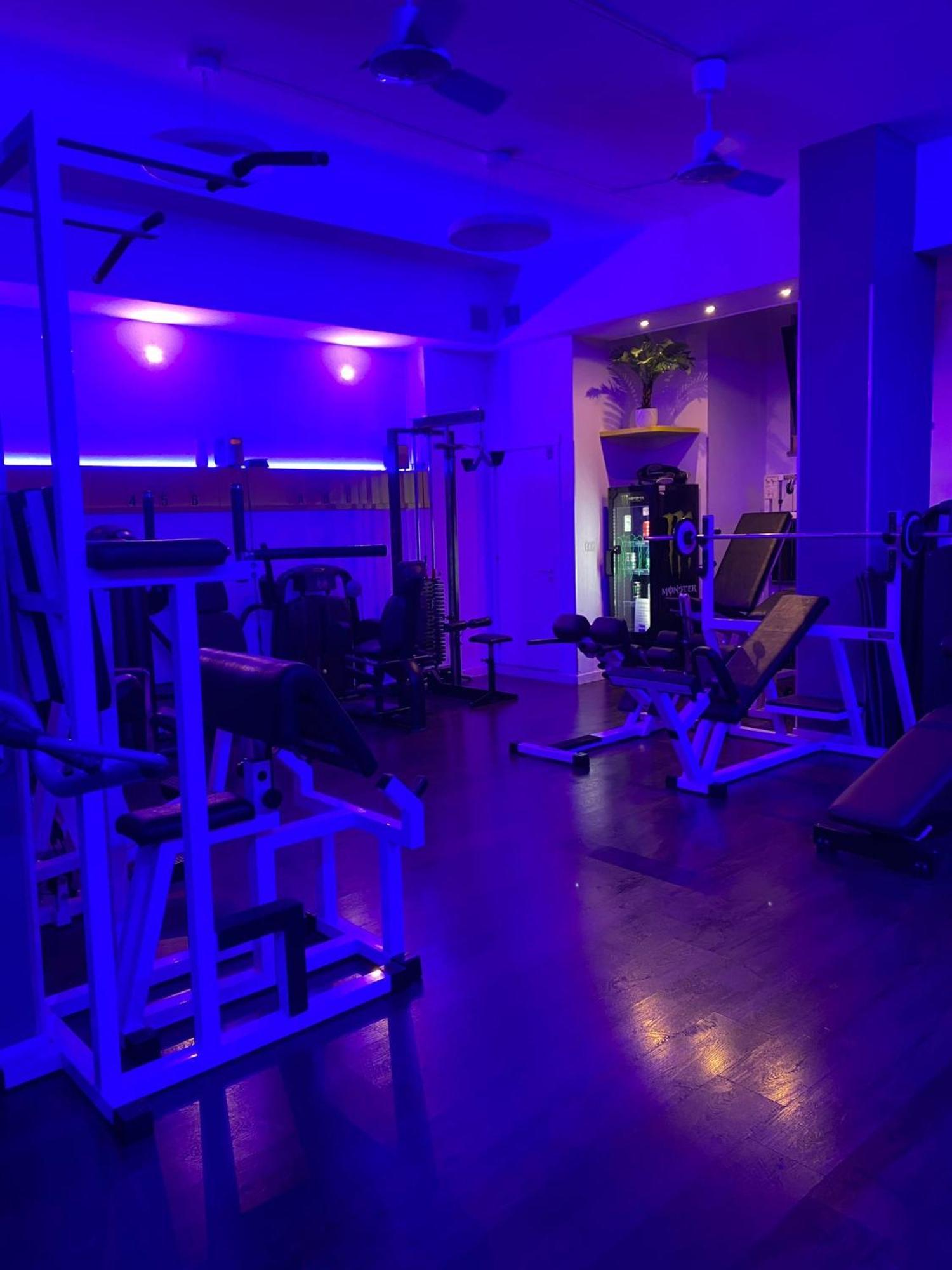 Domi Apartments Wellness Помпей Екстериор снимка